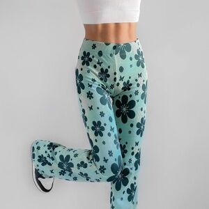 Urban Outfitters Green Bryn Floral Print Pull On Flare Mid Rise Stretch Pants